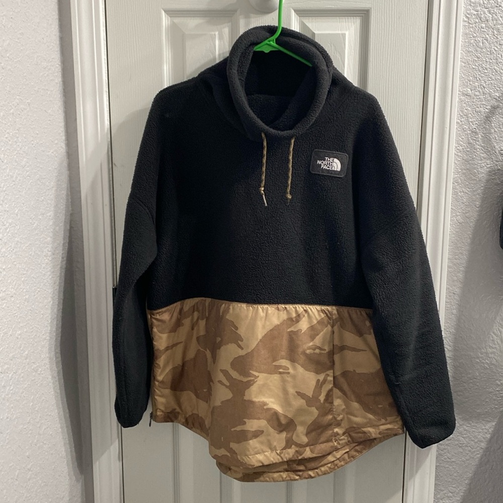 The North Face Women’s Funnel Neck Fleece